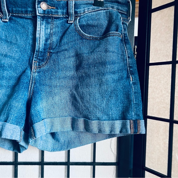 Old Navy blue denim cuffed shorts sz 10 - Picture 2 of 7